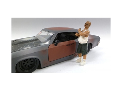 Picture of American Diorama 23816 Auto Thief Figure For 1:24 Diecast Models