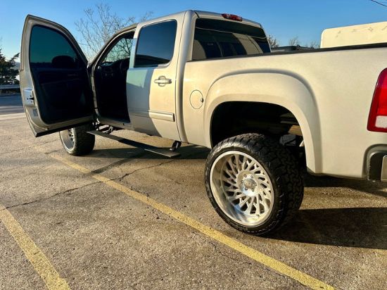 Picture of Body Armor 4x4 Step Nerf Bar Kit - GM-4500