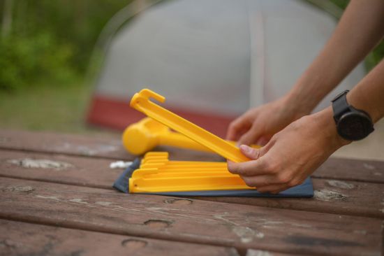 COGHLAN'S TENT PEGS - 9' - BULK - 2483