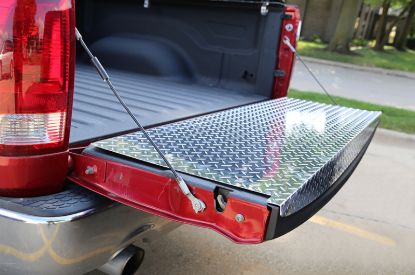 DEE ZEE TAILGATE PROTECTOR - 4145