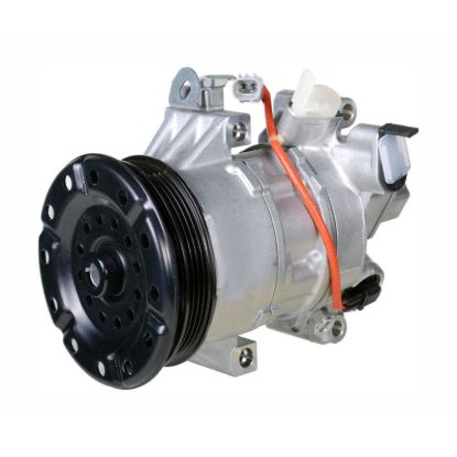 DENSO NEW COMPRESSOR W/ CLUTCH - 4711606