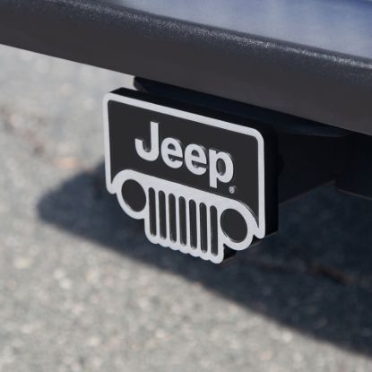 PLASTICOLOR JEEP GRILL HITCH COVER - 002291R01